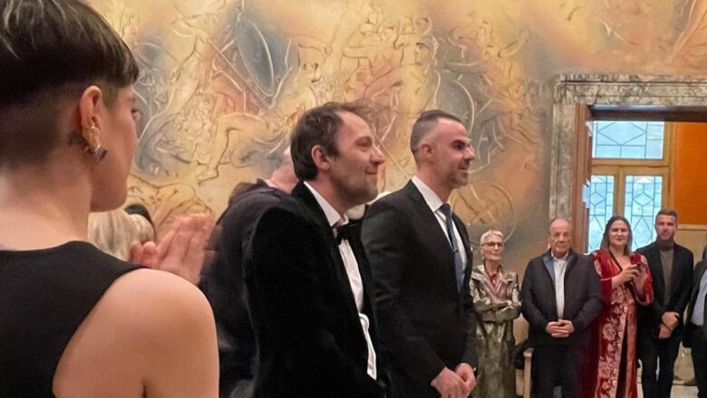 Αύγουστος Κορτώ: «Η βέρα κι η καρδιά μου γράφουν τ’ όνομά σου»