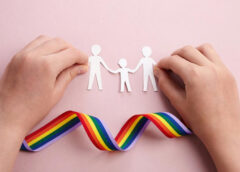 Στη Σύρο η πρώτη αίτηση υιοθεσίας παιδιών από παντρεμένο ομόφυλο ζευγάρι