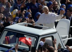 Πάπας Λέων ΙΔ΄: Oικογένεια είναι μεταξύ «ενός άνδρα και μιας γυναίκας»