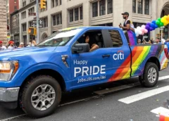 Το NYC Pride επιβεβαιώνει ότι οι χορηγοί «έχουν αποσυρθεί» εν μέσω των επιθέσεων του Τραμπ